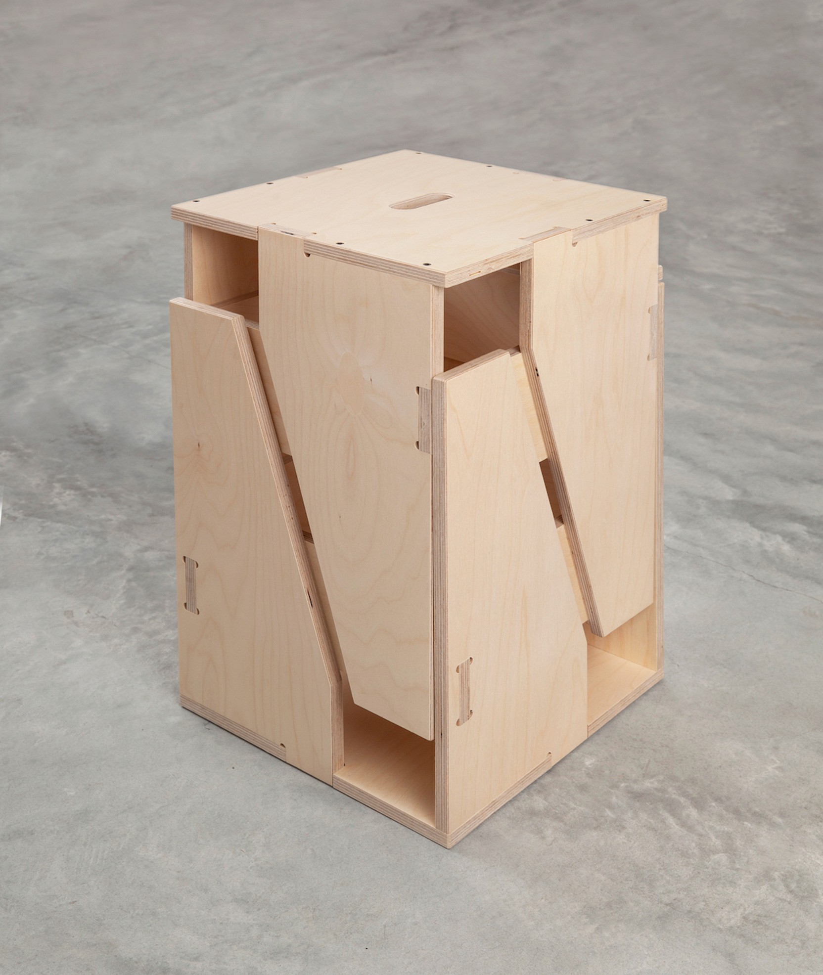 un nuevo tipo de cart/ó Conjunto de taburetes cArt/ù: dos peque/ños taburetes de almacenamiento robustos perfectos para las habitaciones de los ni/ños Realizados en cArt/ù pero tambi/én estupendos como mesitas de noche