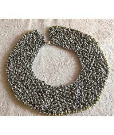 Collar de punto de media
