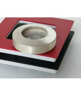 KONGE brooch