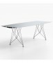Taula Table B 90, potes metàl·liques 