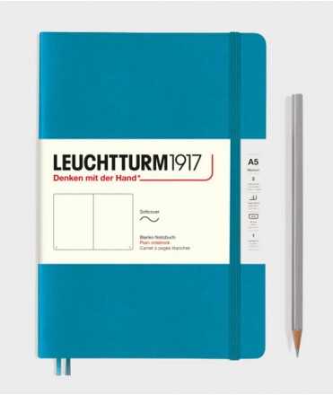 Libreta Medium A5. Tapa blanda azul. Acabado liso