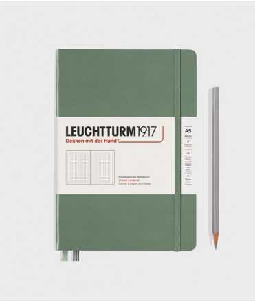 Libreta Medium A5. Tapa dura verde. Acabado puntos
