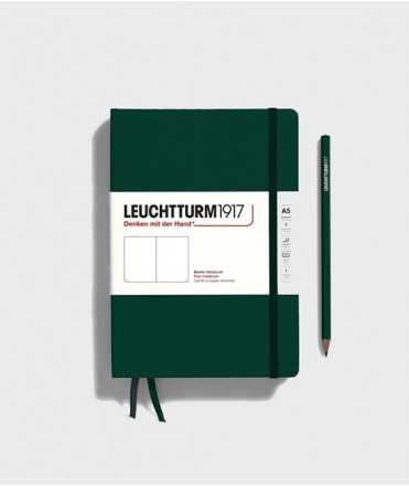 Libreta Medium A5. Tapa dura verde. Acabado liso