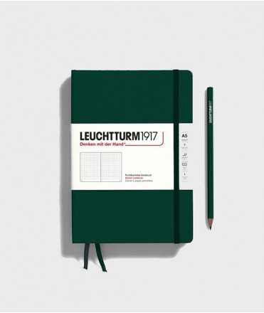Libreta Medium A5. Tapa dura verde. Acabado puntos