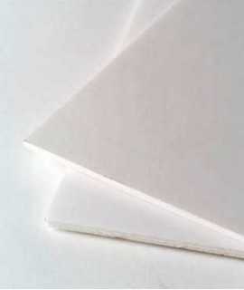 Cartón pluma 70x100 cm, 5mm. Color blanco.