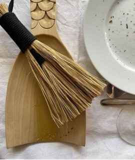 Tilo dustpan and brush