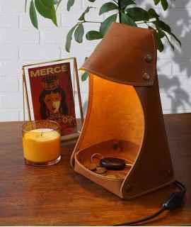 Leo table lamp