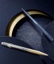 Bolígrafo Caran d'Ache 849 Cosmic Blue, azul