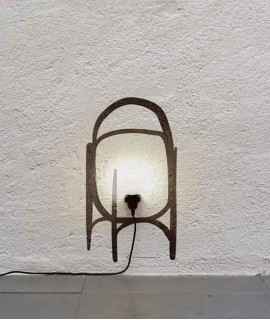 Low-cost, portable wall lamp