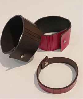 Loose leather bracelet