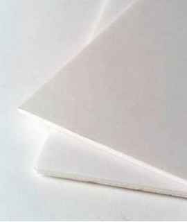Cartón pluma 29,7x42 cm, 3mm. Color blanco.
