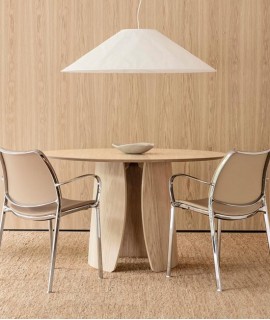 Round table Petal, oak. 120x120 cm.