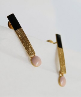 Pendientes negro y rosa, Somni