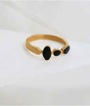Anillo dorado Miró Jewelry, negro