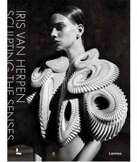 Iris Van Herpen /anglais: sculpting the senses