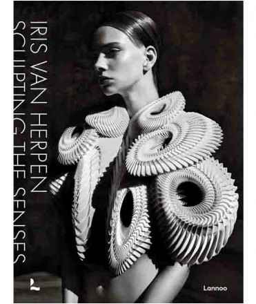 Iris Van Herpen /anglais: sculpting the senses