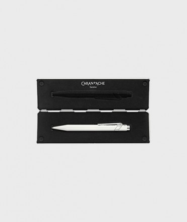 Roller con estuche Caran d'Ache 849, blanco