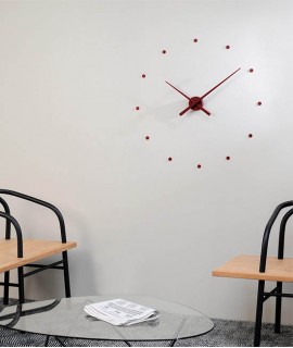 Reloj de pared 'OJ' rojo